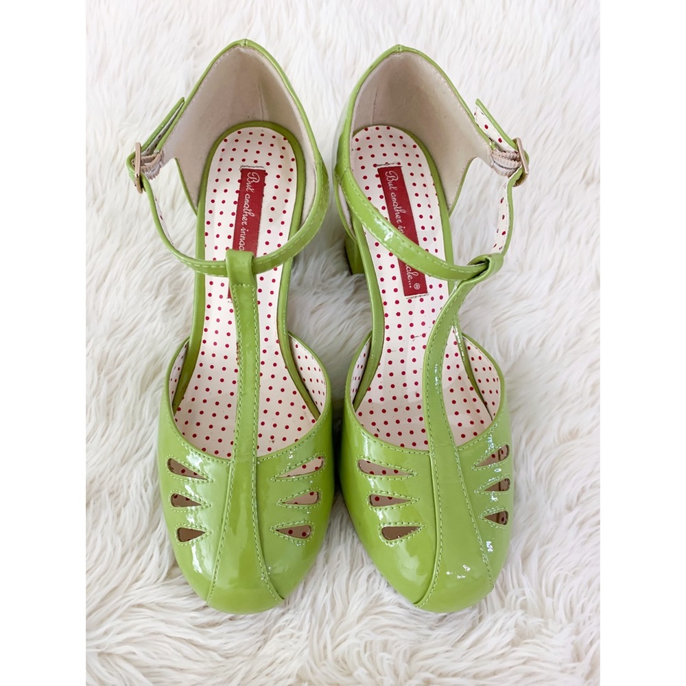 BAIT Green Retro T-strap Heels 💚